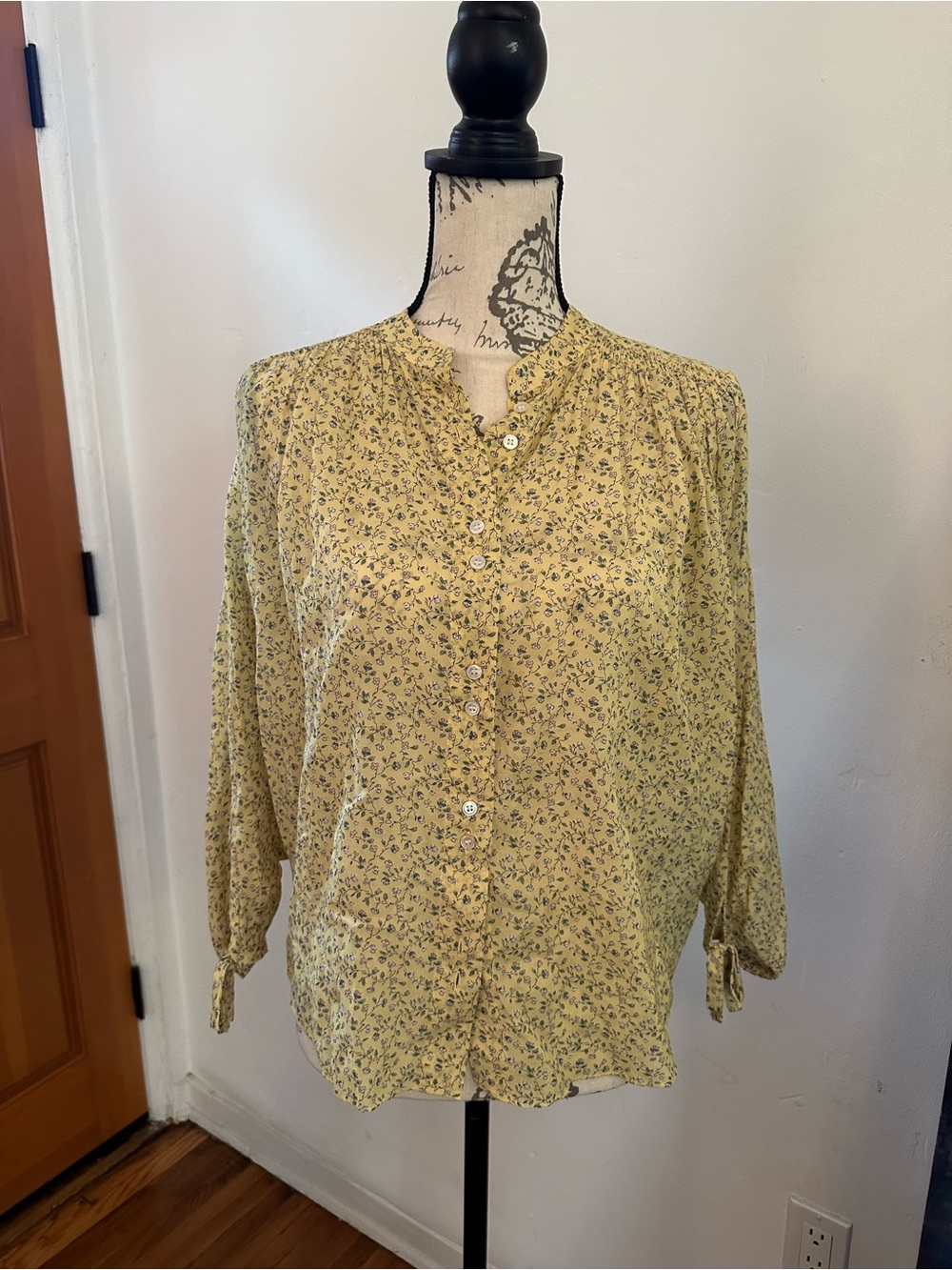 Doen Yellow Floral Button-Front Blouse